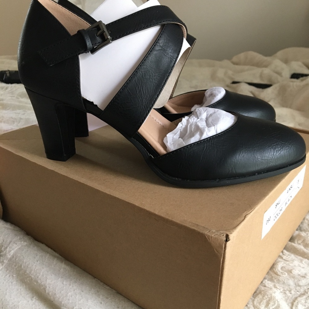 Shoes - Picture 5 of 7